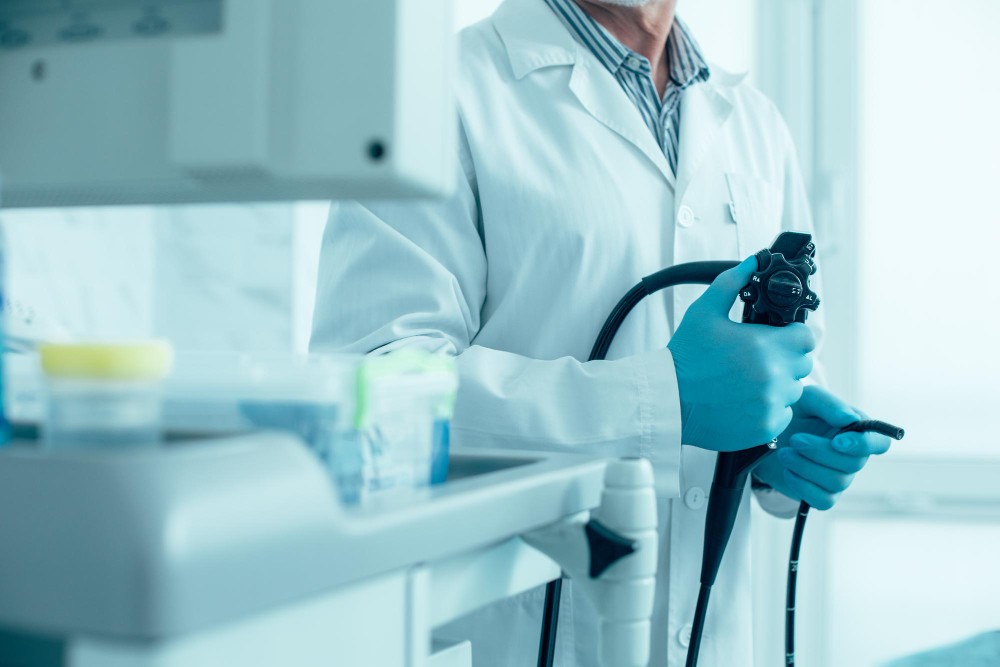 Orientação sobre hemorroidas com proctologista em Maringá